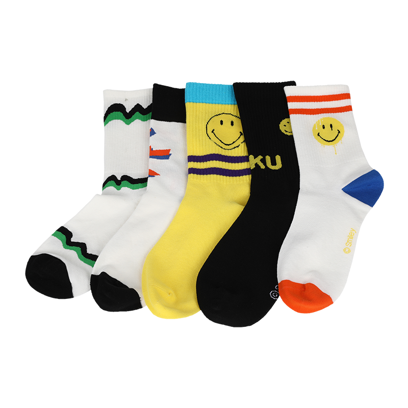 Män mode smiley emoji ansikten mönster kvarts casual strumpor, som är gjorda av hög kvalitet bomull, så strumpor är mjuka, bekväma, hållbara, andas och varma.